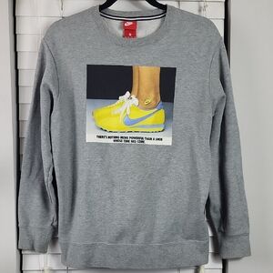 Nike Sportswear Women's Crew Top. Size